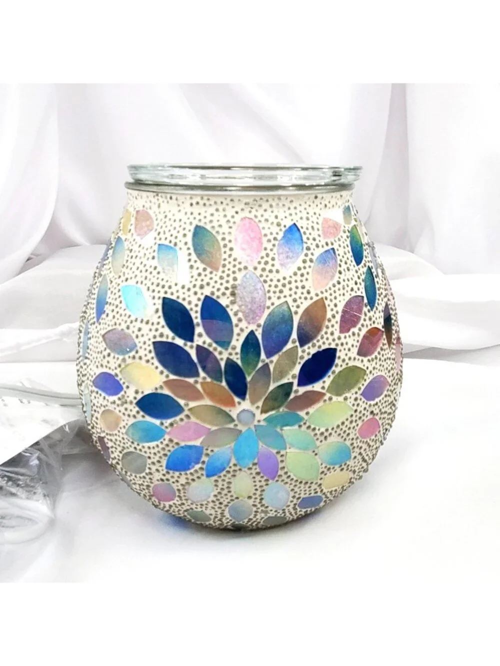 Scentsy Pearlescent Petals Warmer With Mosaic Finish & Box